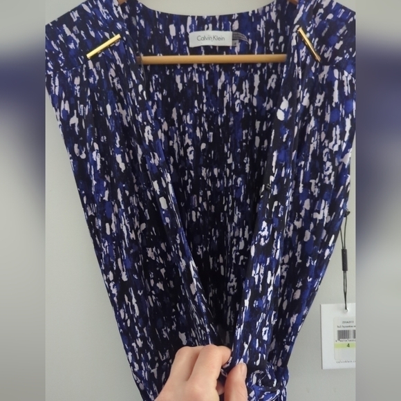 CALVIN KLEIN | Blue/Black/White Byzantine  Multi Stretch V-Neck Wrap Dre… - Picture 6 of 9
